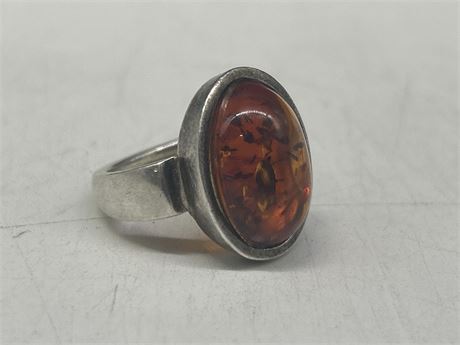 VINTAGE AMBER RING W/MARKED 925 STERLING SILVER BAND