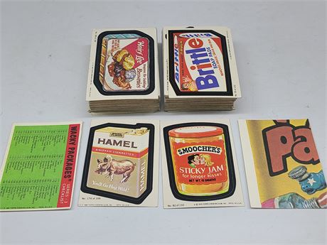 LOT OF 1979 TOPPS CHEWING GUM COLLECTIBLE CARDS (3 SERIES)