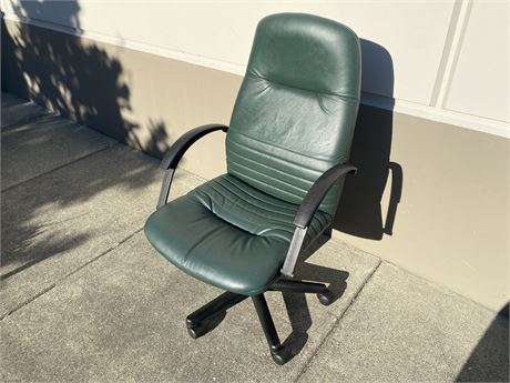 GREEN LEATHER COMPUTER CHAIR