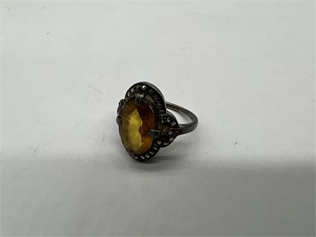 ART DECO 1930s RING WITH MARCASITE & AMBER STONE