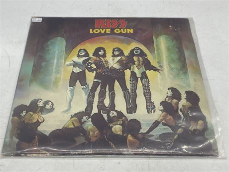 KISS - LOVE GUN - VG (slightly scratched)