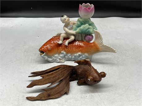 CARVED ROSE WOOD KOI AND VINTAGE CHINESE FISH DISPLAY 9”