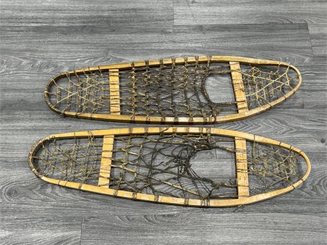 VINTAGE WOODEN SNOWSHOES “TORPEDO” 10”x36” MADE IN LAC MEGANTIC P.C.