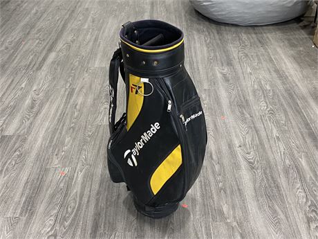 TAYLORMADE R7 GOLF BAG - GOOD CONDITION