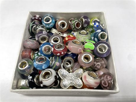 BOX OF 91 MISCELLANEOUS BEADS (FOR BRACELETS)