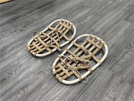 VINTAGE RCMP OPERATIONAL SNOWSHOES - 18”