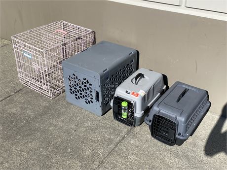 4 PET CARRIERS / CRATES