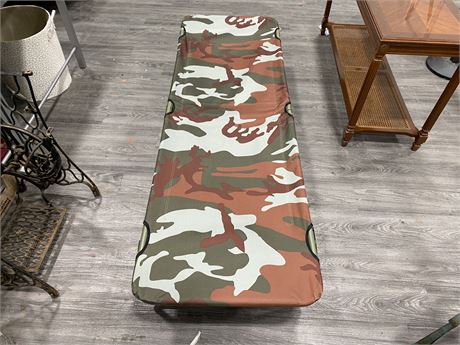 CAMOUFLAGE LOUNGE CHAIR FOLD UP (25”x76”x12”)