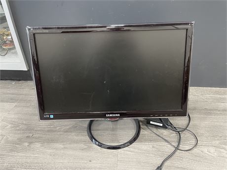 SAMSUNG 23” MONITOR WITH CORDS