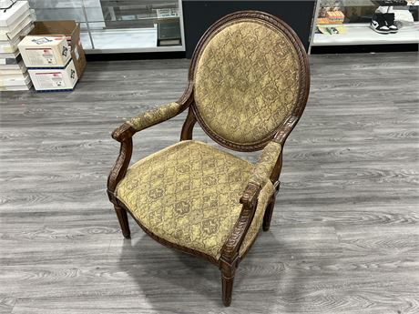 VICTORIAN STYLE ROUND BACK ARM CHAIR (40” tall)