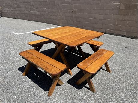HAND MADE CUTE OUTDOOR PICNIC TABLE & 4 CHAIRS - TABLE IS 40”x40”x28”