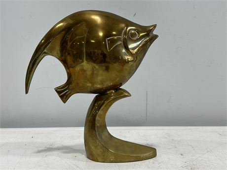 LARGE MCM BRASS FISH ON STAND (10”)
