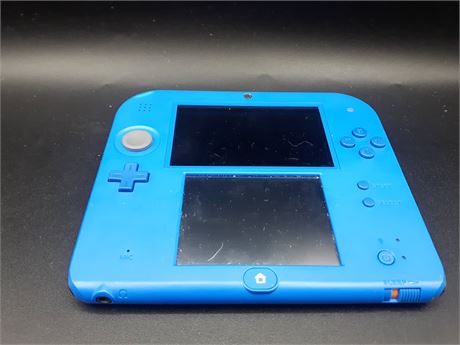 2DS CONSOLE - DEFECTIVE - NEEDS REPAIRS - AS IS