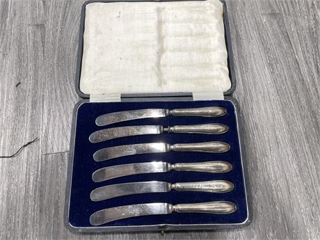 6 VINTAGE STERLING HANDLED KNIVES IN CASE