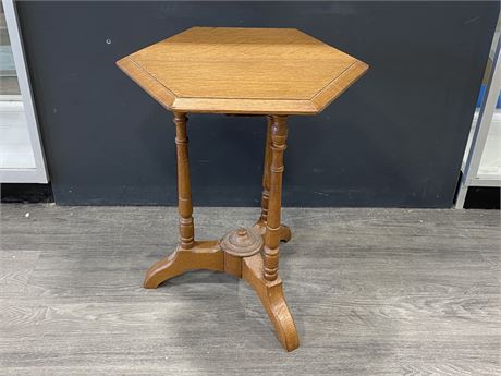 19TH CENTURY SOLID TEAK ROSS & CO DUBLIN OCCASIONAL TABLE WELL BUILT (20”X24”)