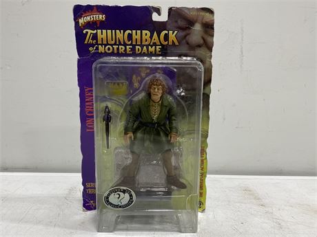 UNIVERSAL STUDIOS CLASSIC EDITION HUNCHBACK OF NOTRE DAME MIP / UNOPENED 2000