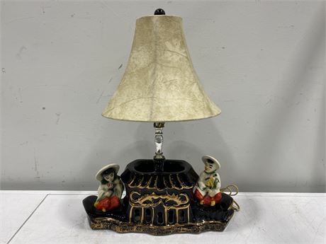 1950’S ORIENTAL PORCELAIN ASIAN BOAT TV DESK LAMP BY PREMCO (14”X19”)