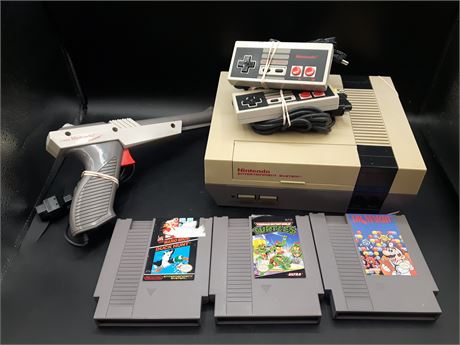 NINTENDO CONSOLE WITH GAMES - VERY GOOD CONDITION