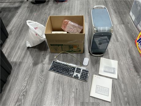 VINTAGE MAC G4 DESKTOP COMPUTER & BOX OF APPLE PRODUCTS