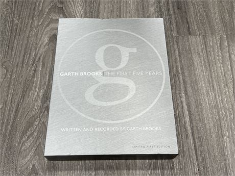 GARTH BROOKS BOX SET - 5 CD & BOOK - 1ST EDITION