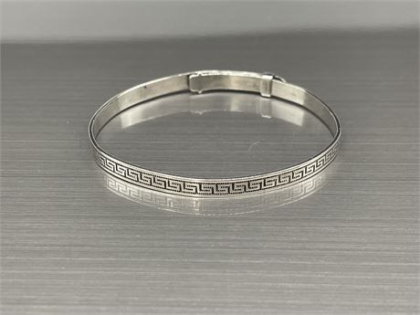 VINTAGE ENGLISH STERLING SILVER BABY BANGLE