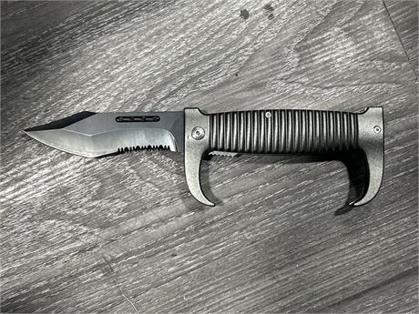 NEW FOLDING KNIFE W/PROTECTIVE HANDLE - 9”