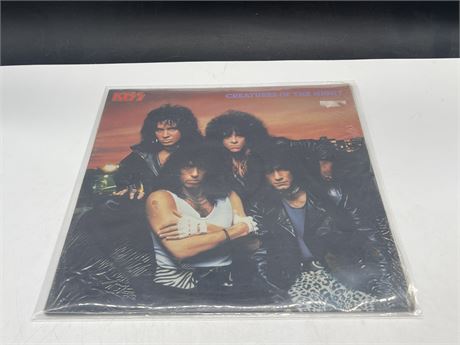RARE - KISS - CREATURES OF THE NIGHT - VG+ (VERY LIGHT SLEEVE WEAR)