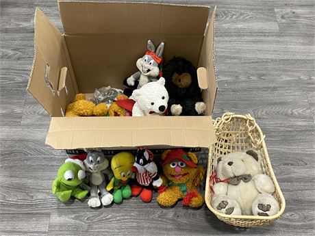 BOX OF ASSORTED STUFFIES - LOONEY TUNES ETC.