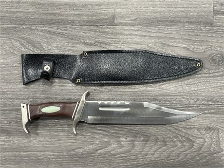 NEW LARGE HUNTING KNIFE W/ SHEATH & BUILT IN COMPASS - 9” BLADE
