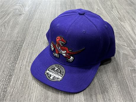(NEW) TORONTO RAPTORS FITTED HAT