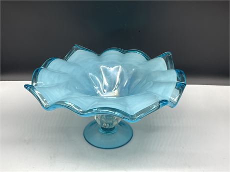 BEAUTIFUL BLUE ART GLASS VASE 7”x13”