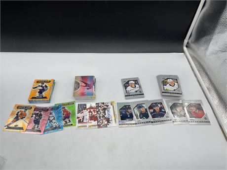 LOT OF MISC NHL CARDS INCL: DAZZLERS, CANVAS CARDS, & HONOUR ROLL
