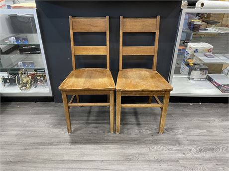 2 ANDERSONS OFFICE EQUIPMENT WOODEN CHAIRS 17”x17”x36”