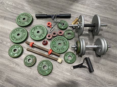 BOX OF MISC WEIGHTS - 105LBS TOTAL