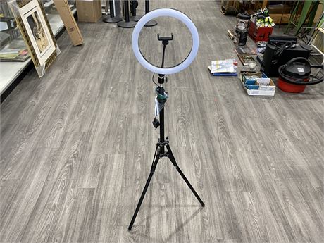 MOBIFOTO RING LIGHT W/REMOTE (48.5” TALL IN PICTURE)
