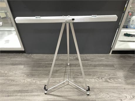 ALUMINUM PAINTING EASEL - 35”x28”