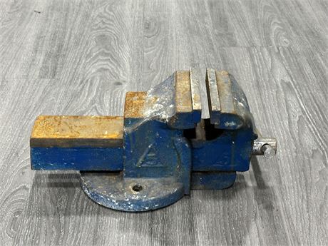 LARGE SOLID USA VICE