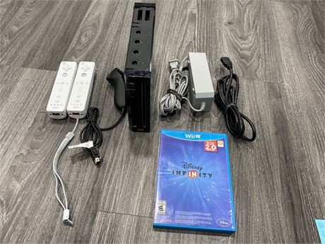 BLACK WII COMPLETE W/ 1 GAME (Turns on)