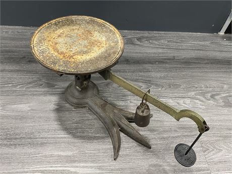 ANTIQUE WEIGHT SCALE