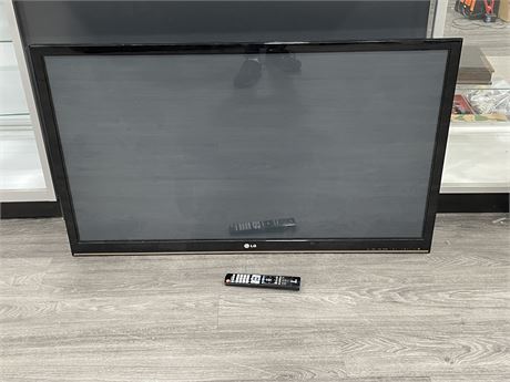 HEAVY 55” LG TV WITH REMOTE