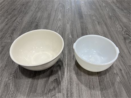 2 MIXING BOWLS INCLUDING GLASBAKE SUNBEAM