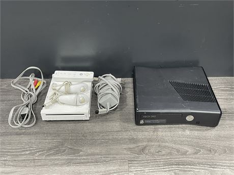 NINTENDO WII W/ CONTROLLERS & CORDS / XBOX 360