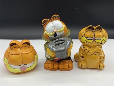 LOT OF 3 VINTAGE GARFIELD FIGURINES - 2 ARE PIGGY BANKS (TALLEST IS 7")