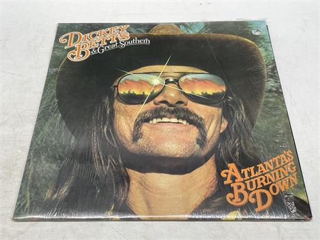 DICKEY BETTS & GREAT SOUTHERN - ATLANTAS BURNING DOWN - EXCELLENT (E)