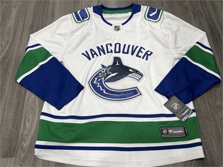 VANCOUVER CANUCKS JERSEY W/TAGS SIZE XL
