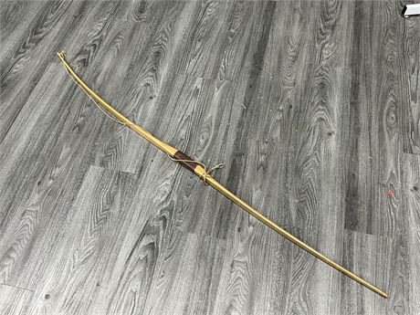 1940S VINTAGE WOOD LONG BOW (5ft)