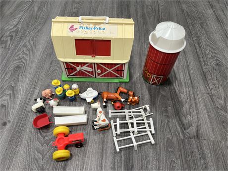 VINTAGE FISHER PRICE LITTLE PEOPLE FARM & ACCESSORIES
