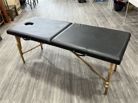 COLLAPSABLE MASSAGE TABLE (6ft long)