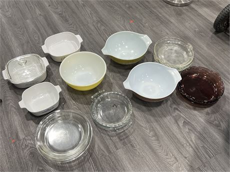 LOT OF PYREX / CORNING WARE DISHES