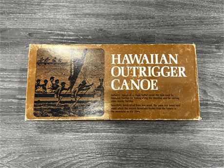 VINTAGE HAWAIIAN CANOE IN ORIGINAL BOX - 13”
